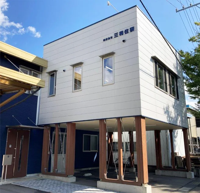 窓を通して 多くの建設現場にたずさわり 創業42年。
